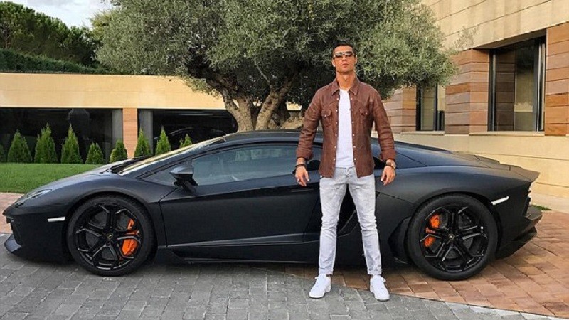 Instagramın yeni kralı Ronaldo oldu!