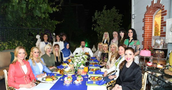 Adnan Oktar ateşli kadın seviyor