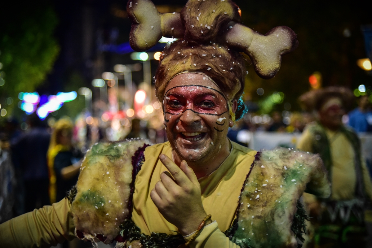 Uruguayda düzenlenen dünyaca ünlü Montevideo karnavalı fotoğrafları!