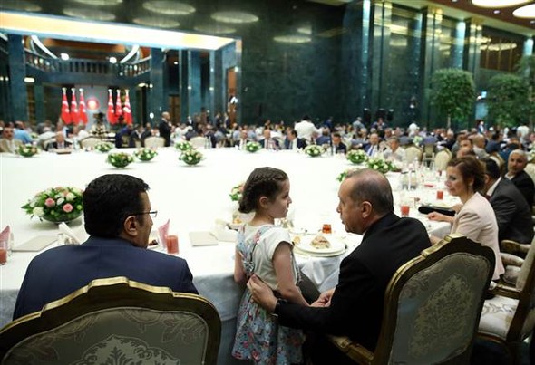 Erdoğandan esnafa iftar